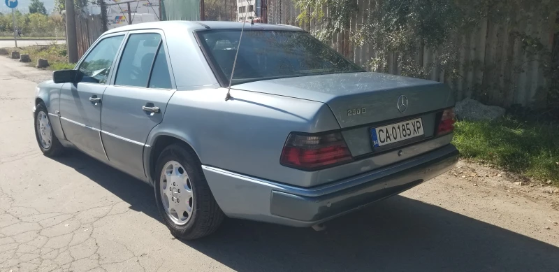 Mercedes-Benz 124 2.5D, снимка 3 - Автомобили и джипове - 47917153