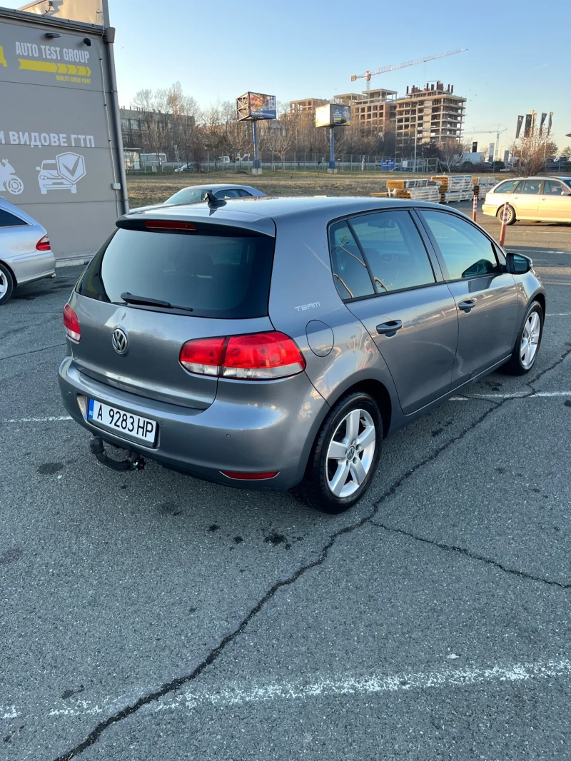 VW Golf 1.6 TDI, снимка 8 - Автомобили и джипове - 48779680