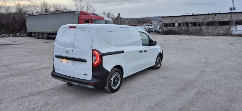 Renault Kangoo 45kw, Maxi L2, 3 местен, Швейцария, 1650km, снимка 3 - Автомобили и джипове - 49507165