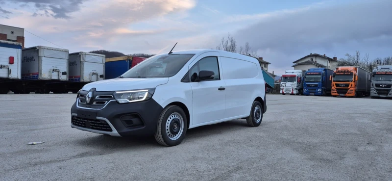 Renault Kangoo 45kw, Maxi L2, 3 местен, Швейцария, 1650km, снимка 1 - Автомобили и джипове - 49507165