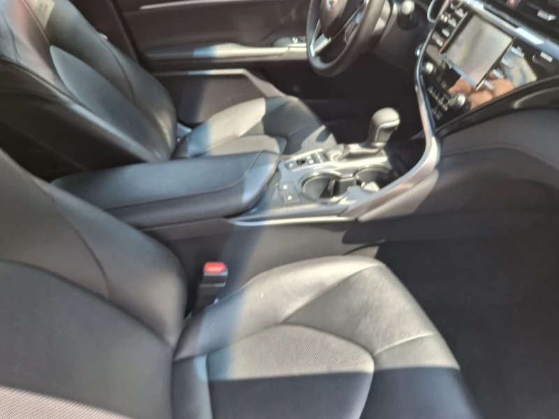 Toyota Camry 2.5 Hybrid Bisiness Edition, снимка 13 - Автомобили и джипове - 51388222