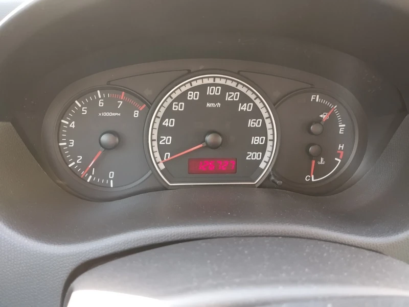 Suzuki Swift, снимка 4 - Автомобили и джипове - 52243921