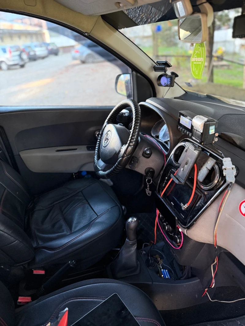 Dacia Lodgy 1.6i, снимка 6 - Автомобили и джипове - 52523467