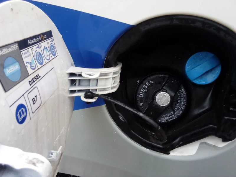 Fiat Doblo 1.3 дизел, снимка 12 - Автомобили и джипове - 52592898