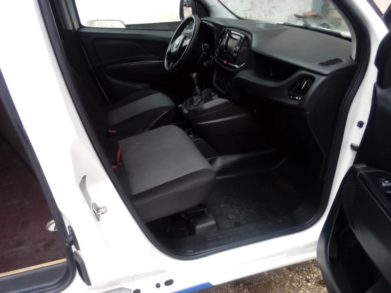 Fiat Doblo 1.3 дизел, снимка 7 - Автомобили и джипове - 52592898