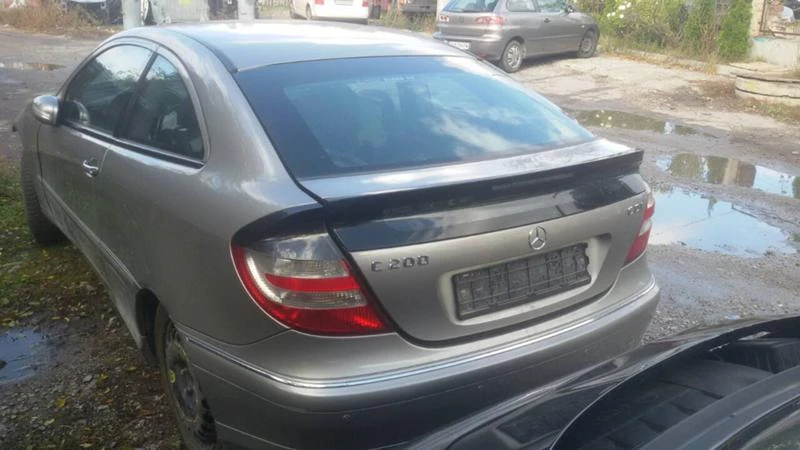 Mercedes-Benz C 200, снимка 3 - Автомобили и джипове - 25753360