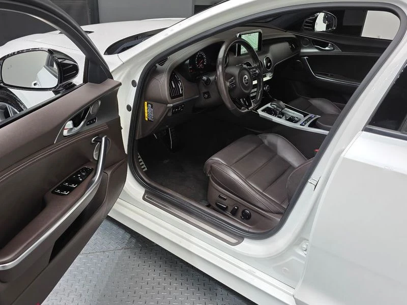 Kia Stinger 3.3 Turbo AWD| 365к.с.| ВКЛ.ТЕХНОТЕСТ, снимка 10 - Автомобили и джипове - 55123021