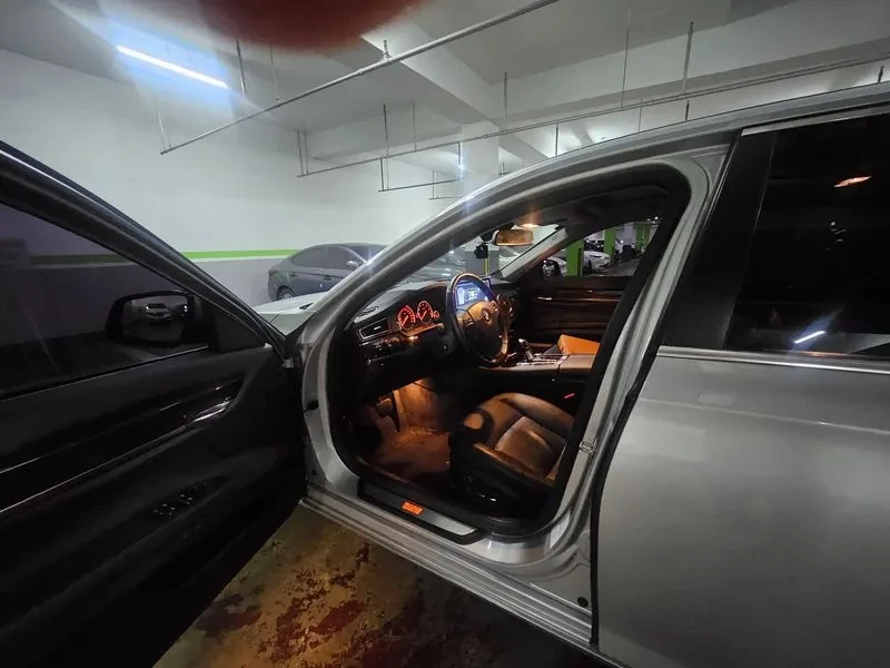 BMW 740 i - САМО 30% АВАНС, снимка 12 - Автомобили и джипове - 56027895