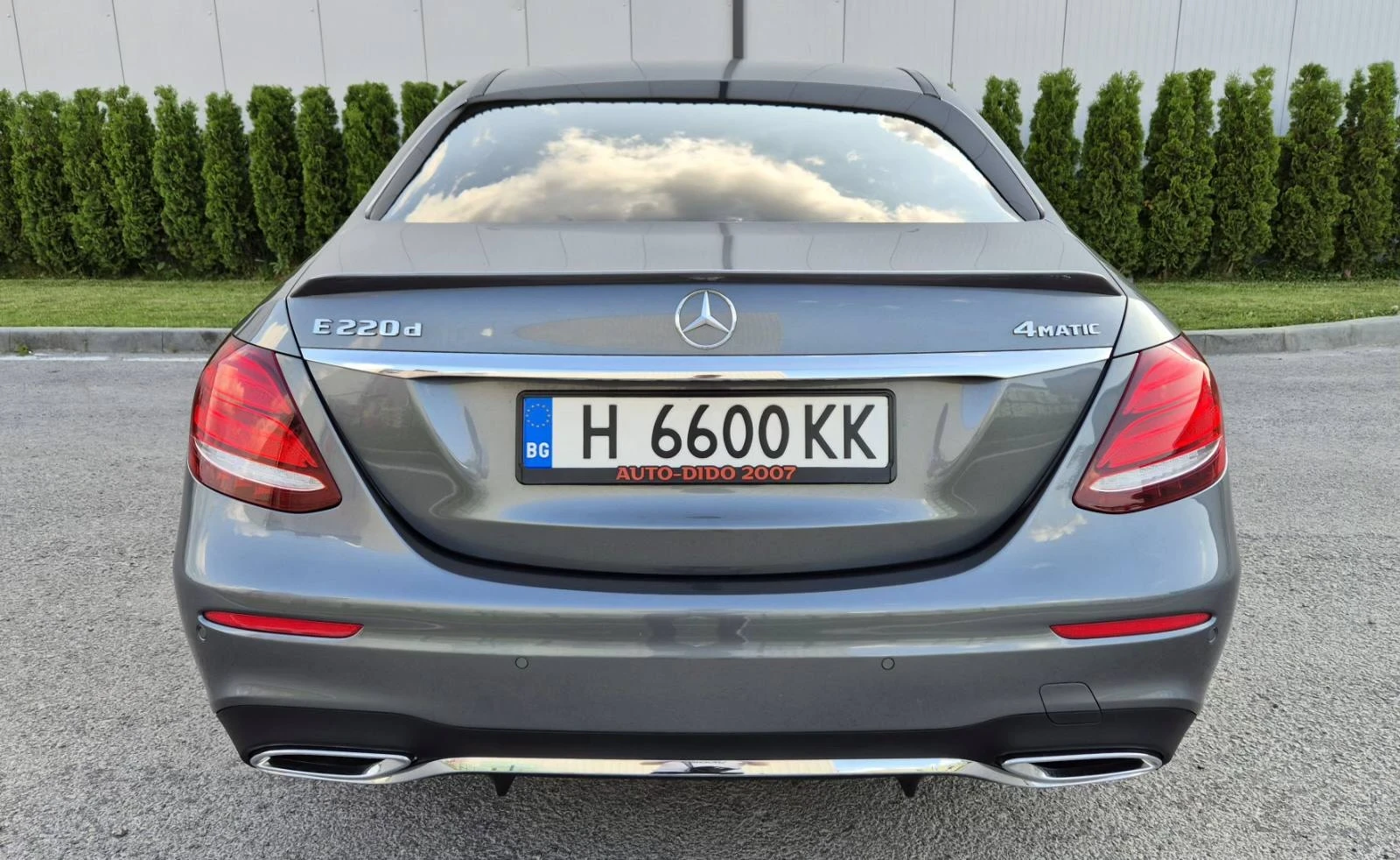Mercedes-Benz E 220 AMG 4MATIC 9G - изображение 6