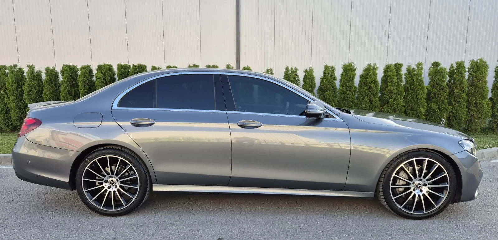 Mercedes-Benz E 220 AMG 4MATIC 9G - изображение 7