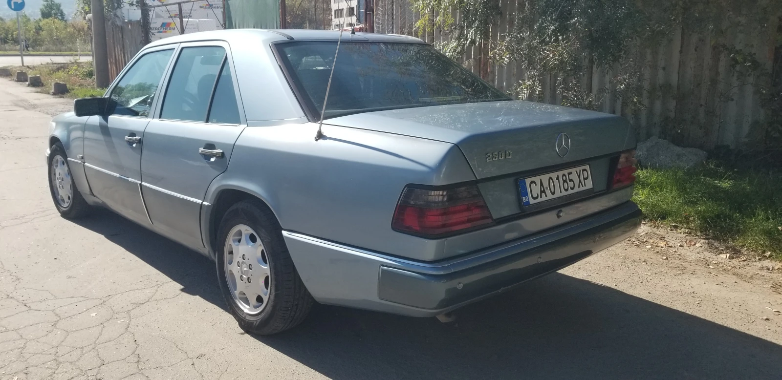 Mercedes-Benz 124 2.5D - изображение 3