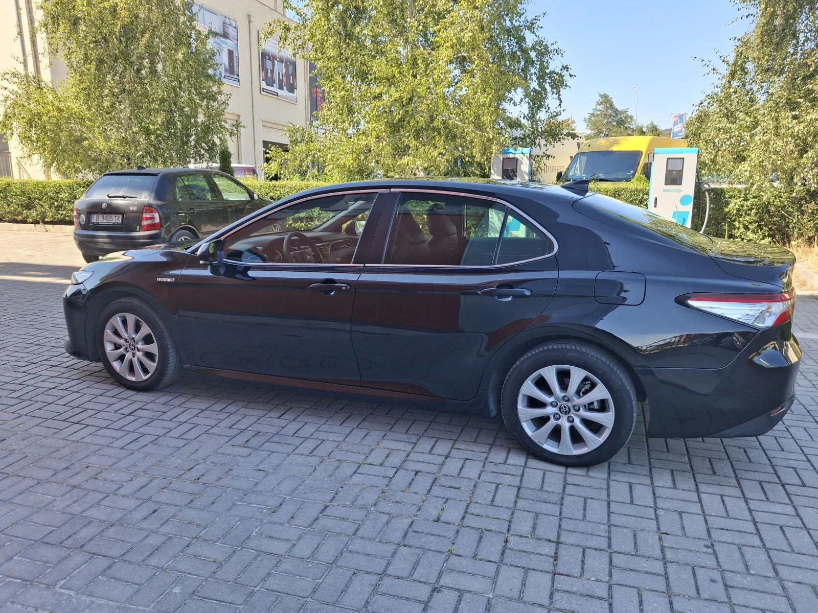 Toyota Camry 2.5 Hybrid Bisiness Edition - изображение 8