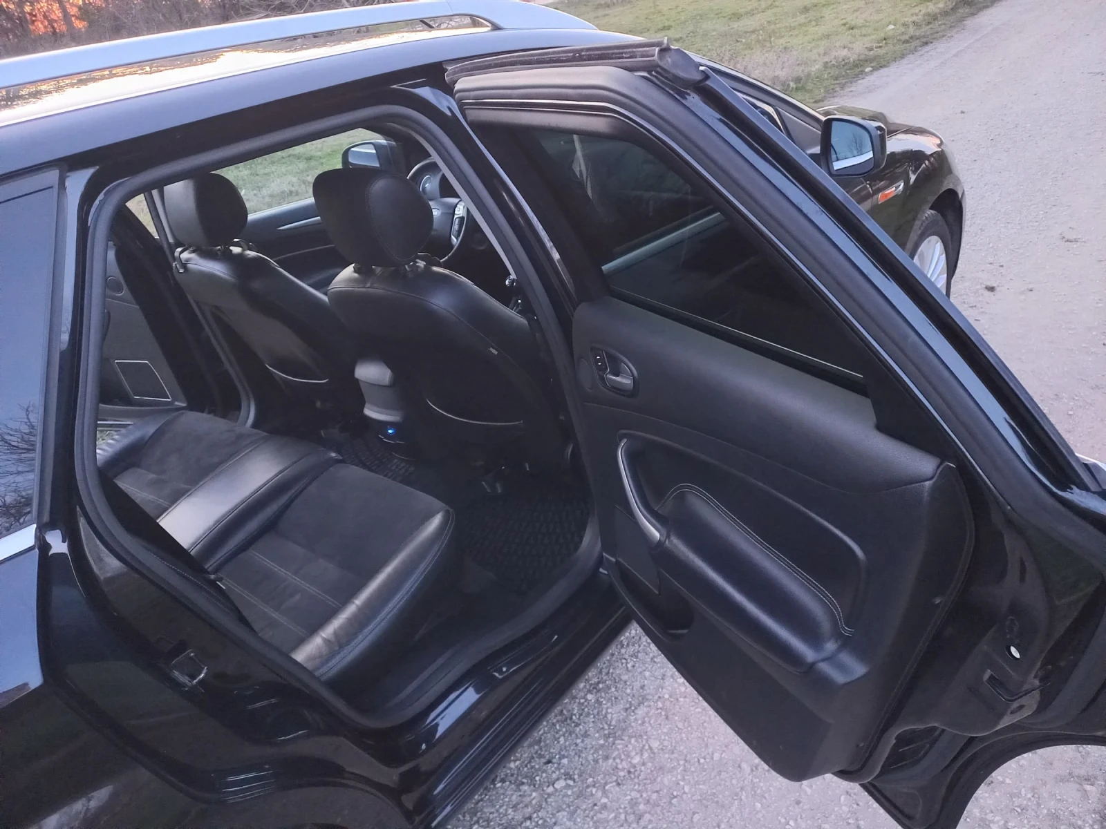 Ford Mondeo 2.0 Tdci / TITANIUM, снимка 11 - Автомобили и джипове - 53803446