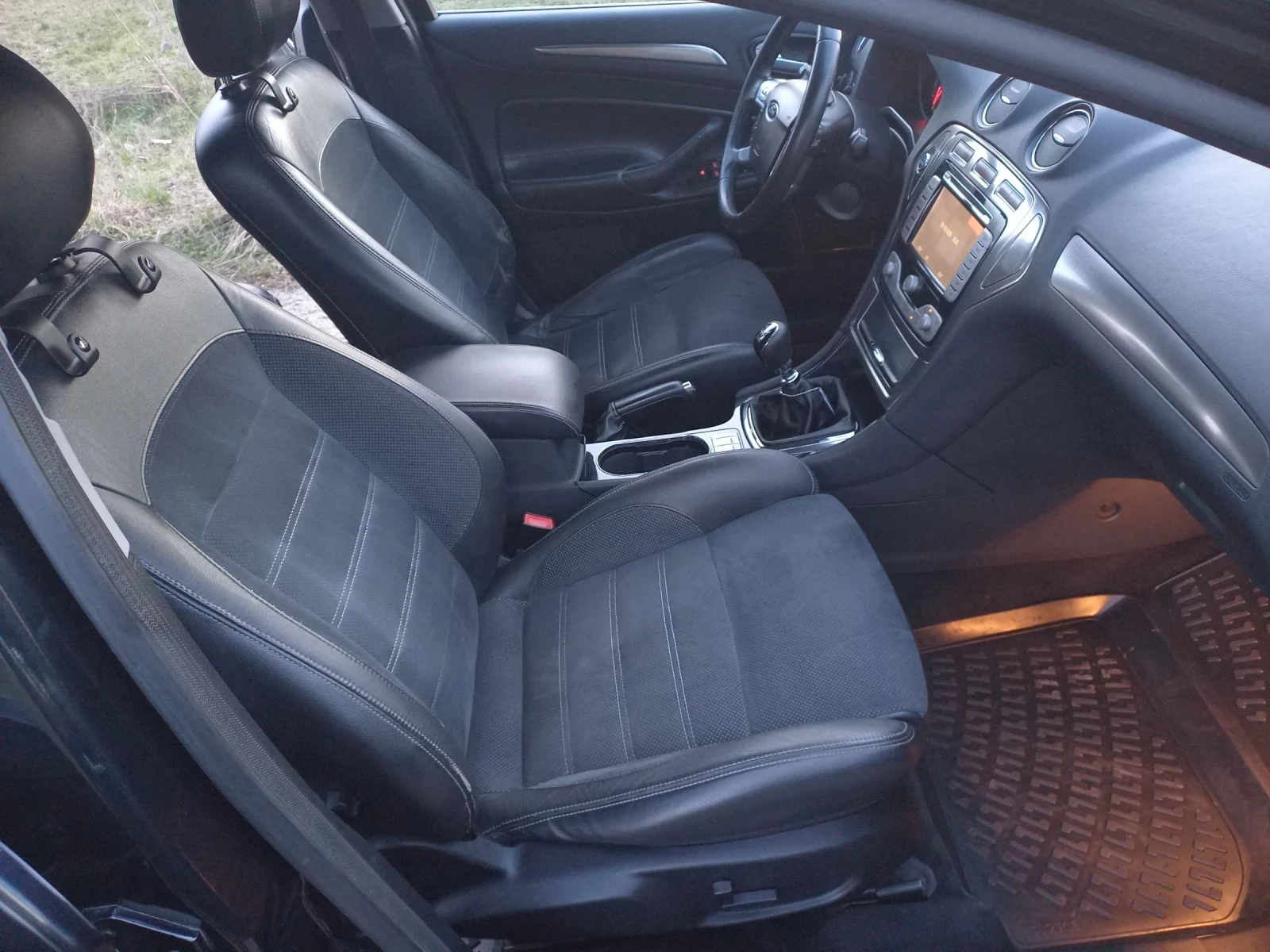 Ford Mondeo 2.0 Tdci / TITANIUM, снимка 8 - Автомобили и джипове - 53803446