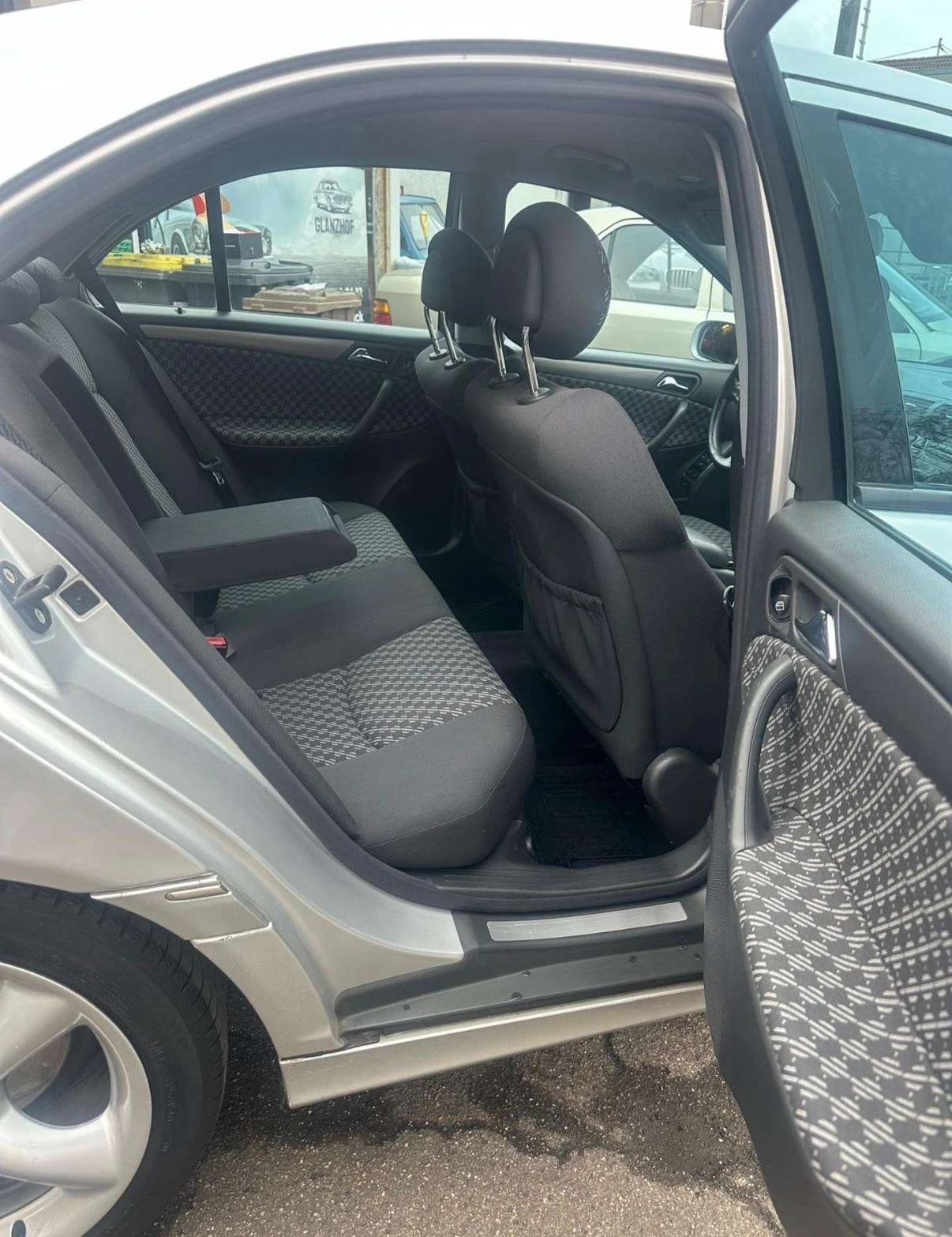 Mercedes-Benz C 200, снимка 6 - Автомобили и джипове - 54321921