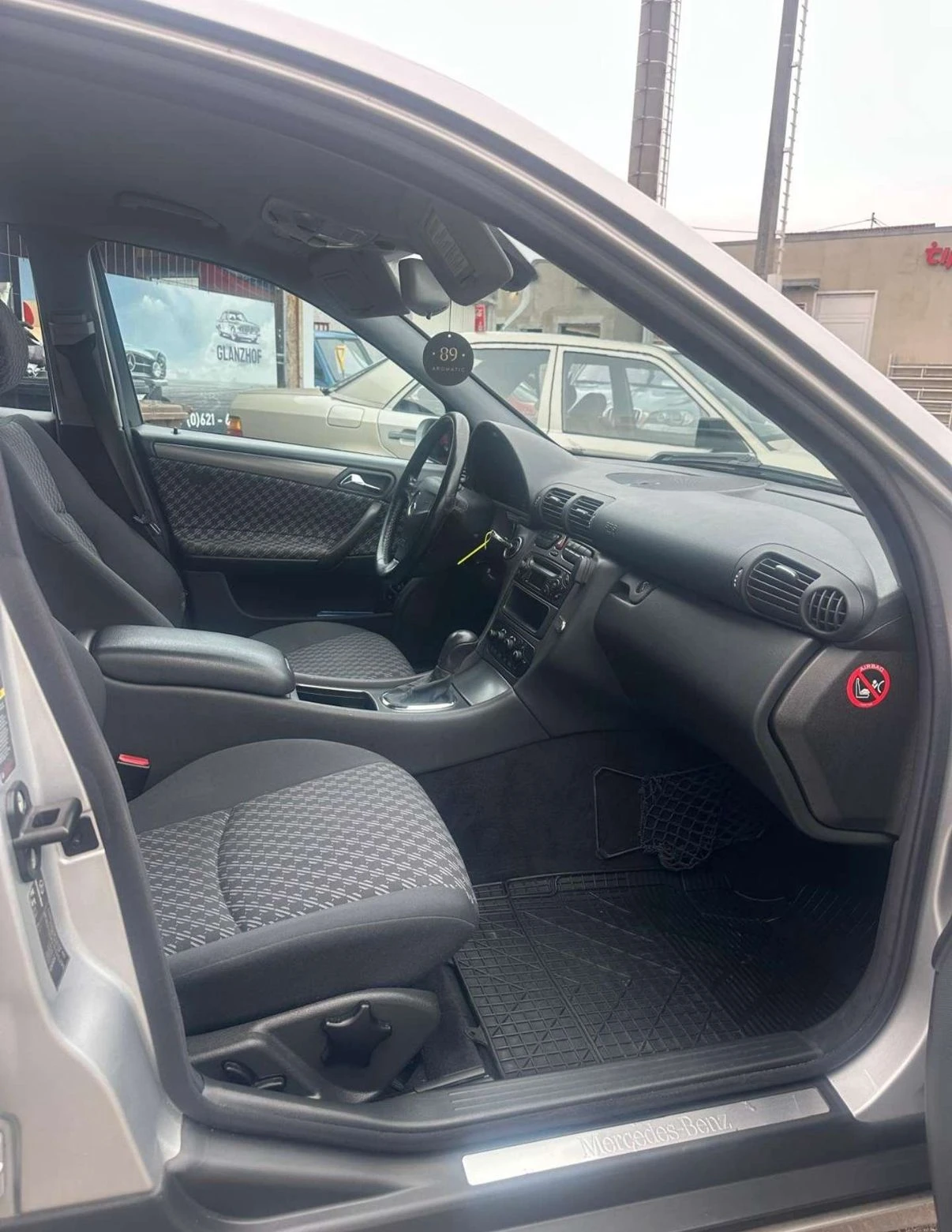 Mercedes-Benz C 200, снимка 14 - Автомобили и джипове - 54321921