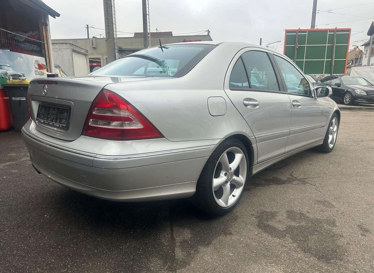 Mercedes-Benz C 200, снимка 5 - Автомобили и джипове - 54321921