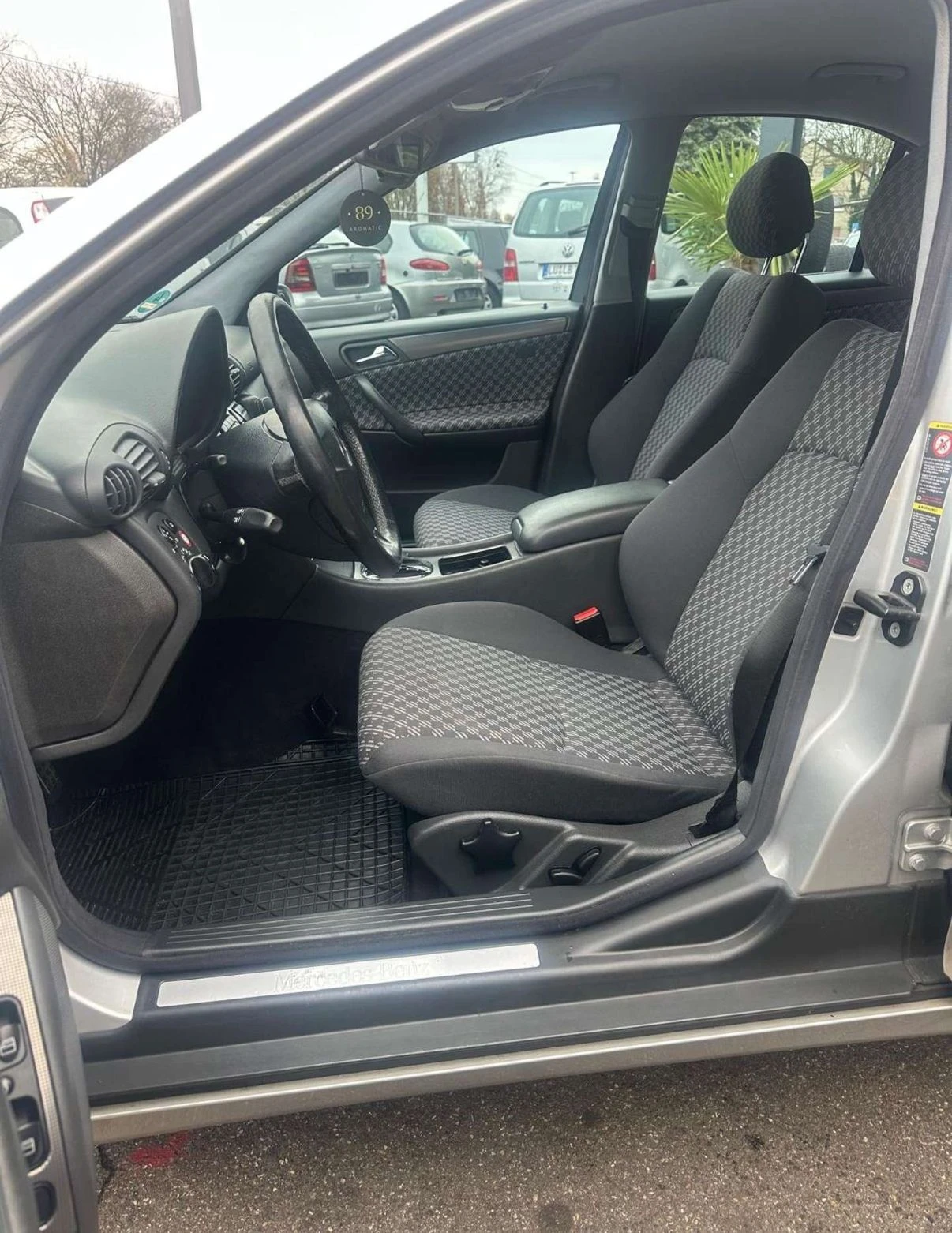 Mercedes-Benz C 200, снимка 3 - Автомобили и джипове - 54321921