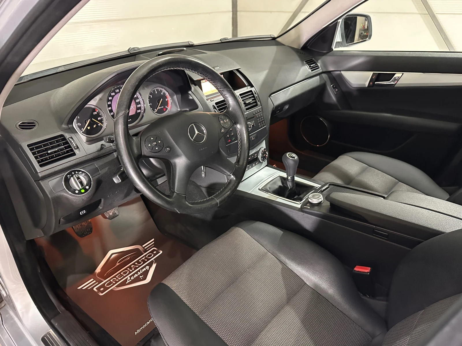 Mercedes-Benz C 200, снимка 7 - Автомобили и джипове - 55554403