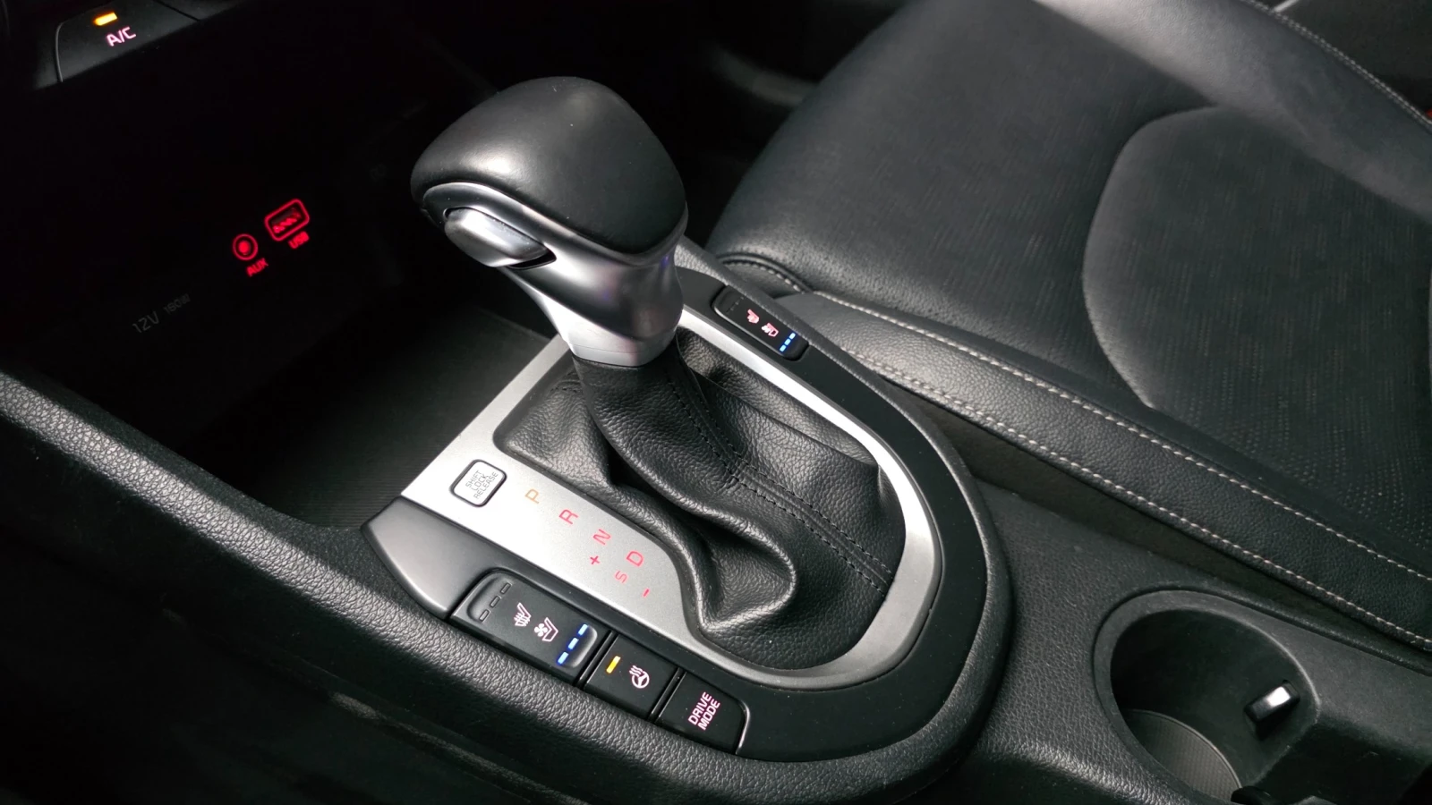 Kia K3 LUXURY , снимка 13 - Автомобили и джипове - 55594869