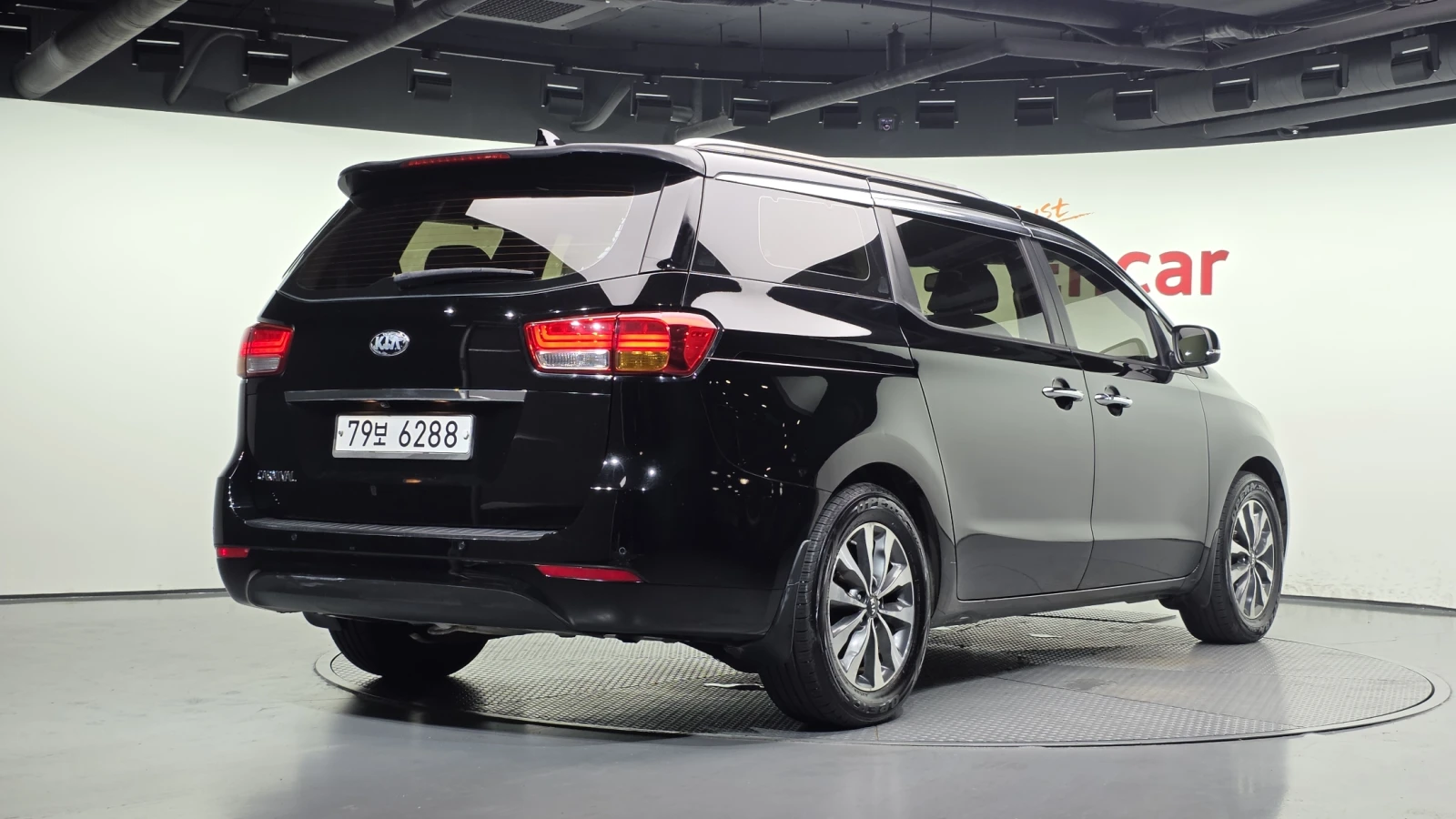Kia Carnival ПОДГРЕВ ВОЛАН* КРАЙНА ЦЕНА, снимка 2 - Автомобили и джипове - 56024503