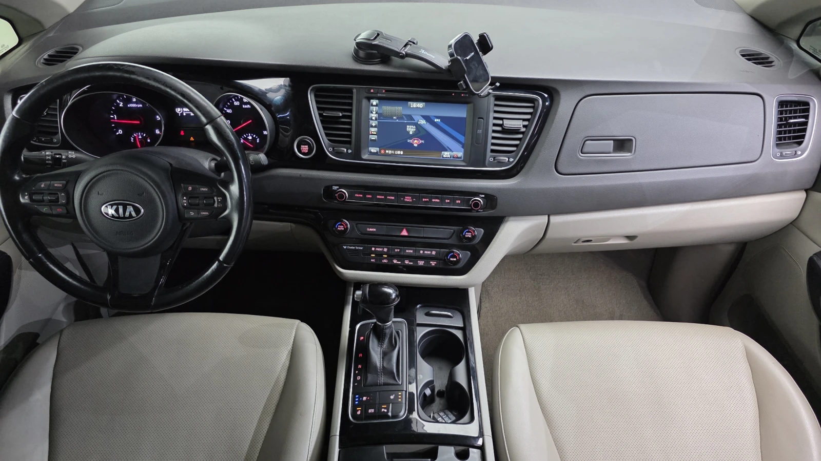 Kia Carnival ПОДГРЕВ ВОЛАН* КРАЙНА ЦЕНА, снимка 7 - Автомобили и джипове - 56024503