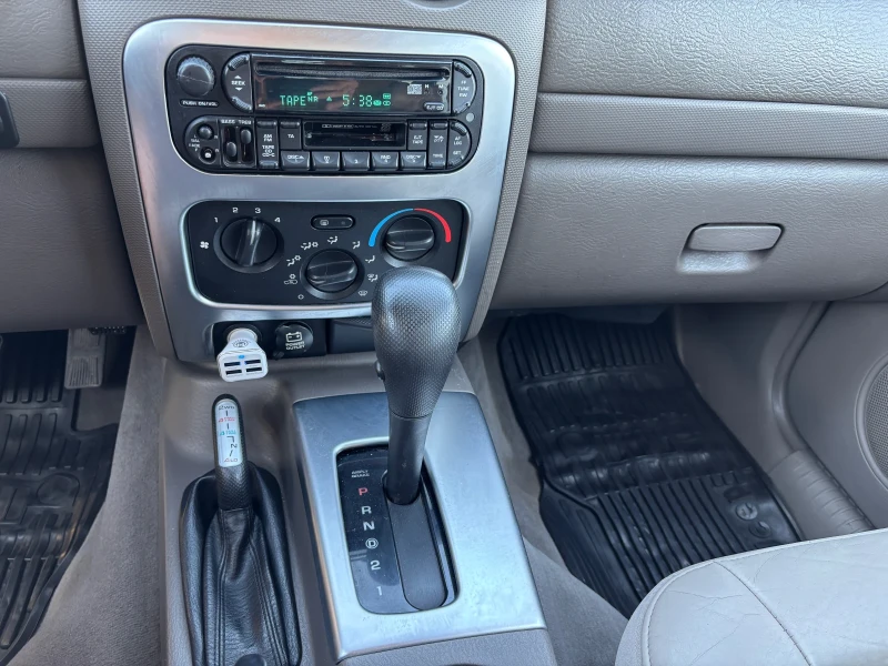 Jeep Cherokee 3.7 бензин + газ, снимка 2 - Автомобили и джипове - 52789923