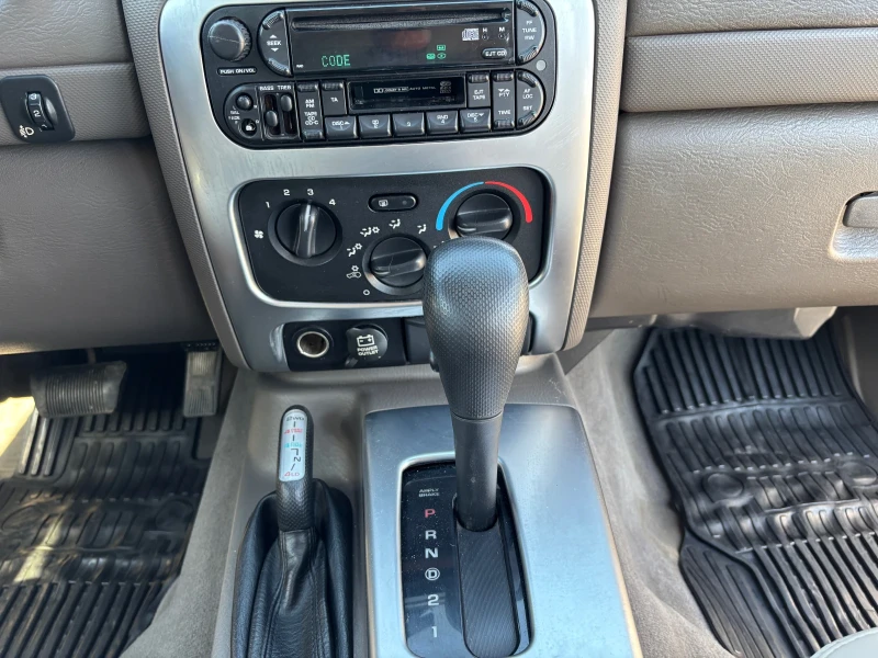 Jeep Cherokee 3.7 бензин + газ, снимка 3 - Автомобили и джипове - 52789923