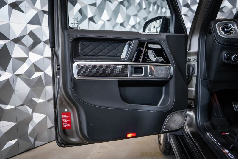 Mercedes-Benz G 63 AMG Burmester* 360* Pano, снимка 7 - Автомобили и джипове - 53597310