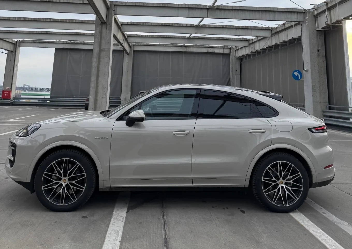 Porsche Cayenne  Coupe 3.0 V6 E-Hybrid - изображение 4