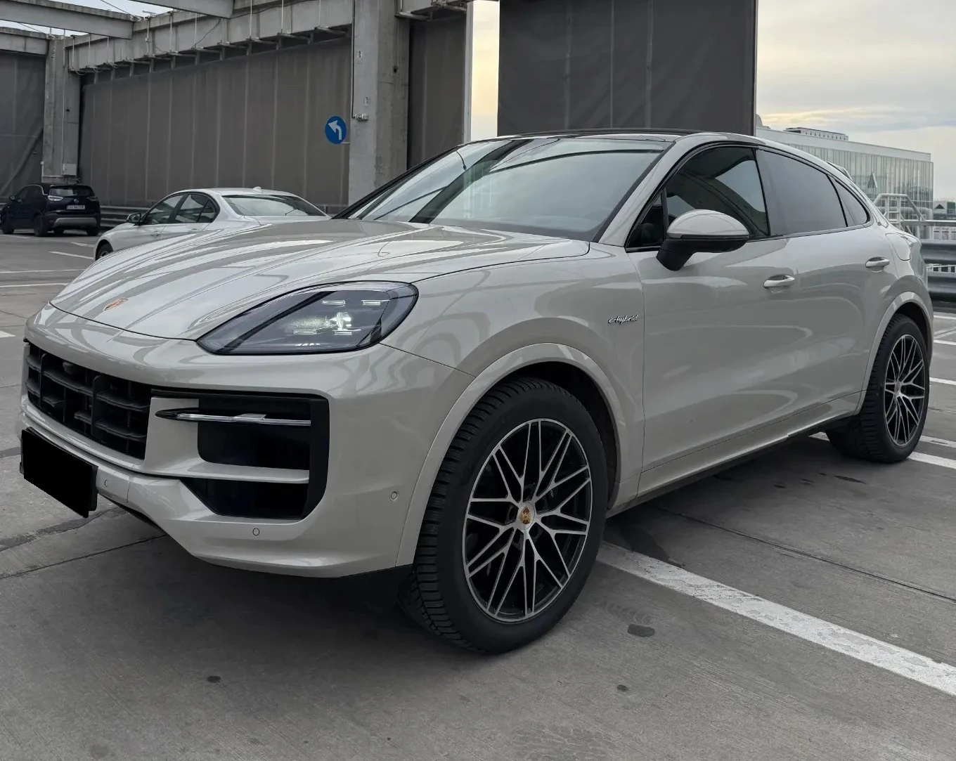 Porsche Cayenne  Coupe 3.0 V6 E-Hybrid - изображение 3