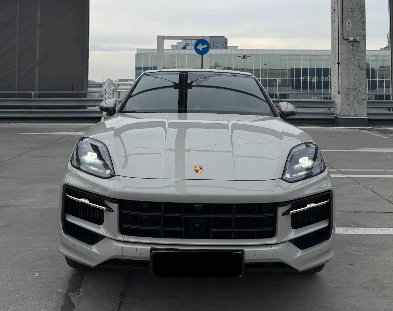 Porsche Cayenne  Coupe 3.0 V6 E-Hybrid - изображение 2