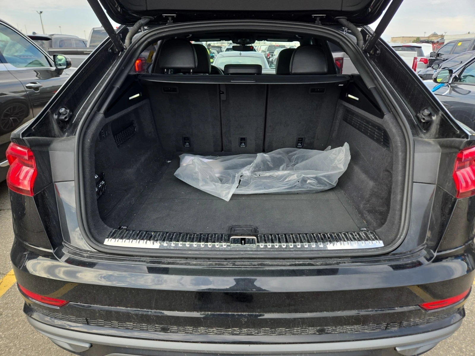 Audi Q8 Prestige 55 TFSI quattro, снимка 7 - Автомобили и джипове - 54453820