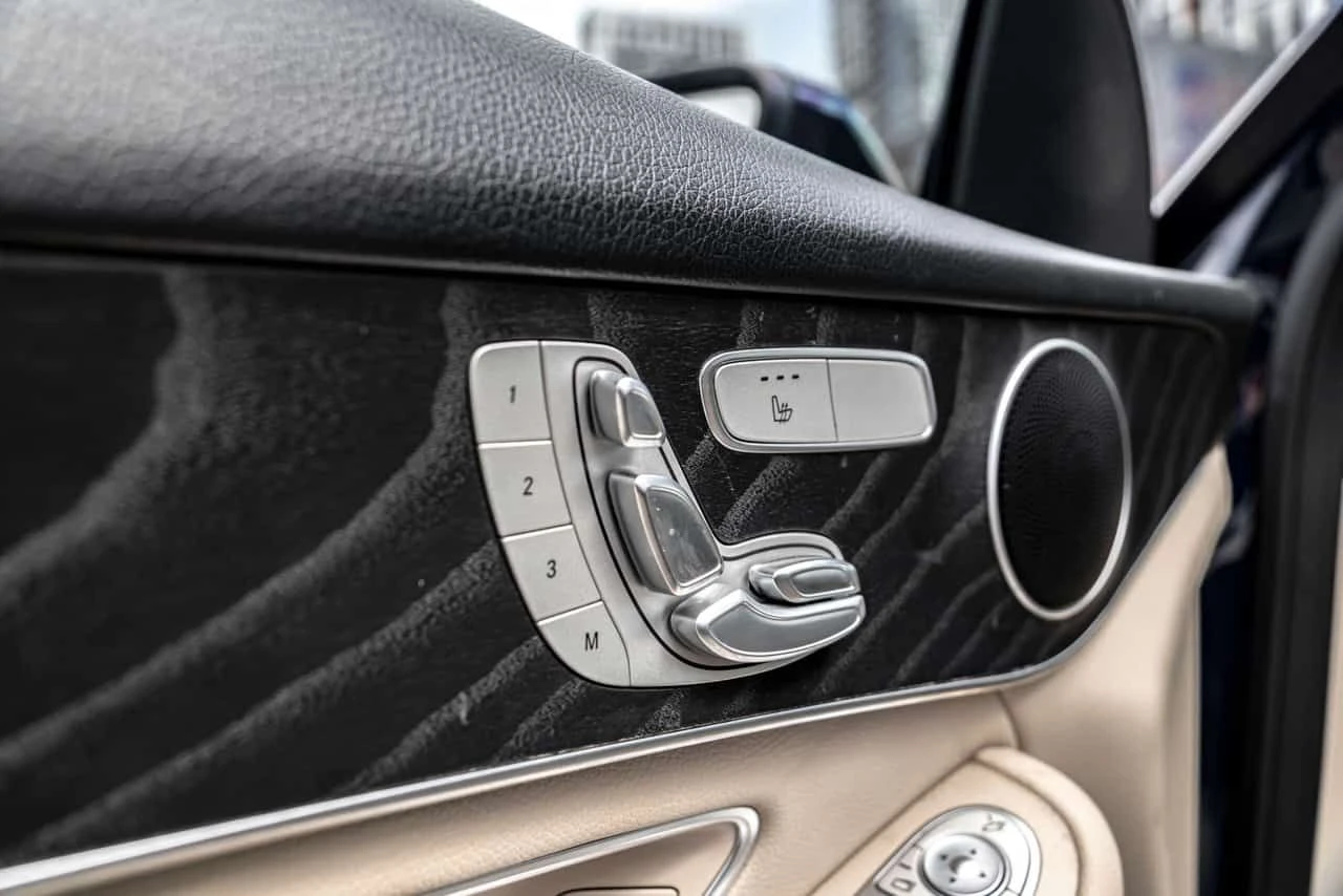 Mercedes-Benz GLC 300 4M* ПАНО* ПОДГРЕВ* CARFAX * ФИНАНСИРАНЕ, снимка 11 - Автомобили и джипове - 54544184