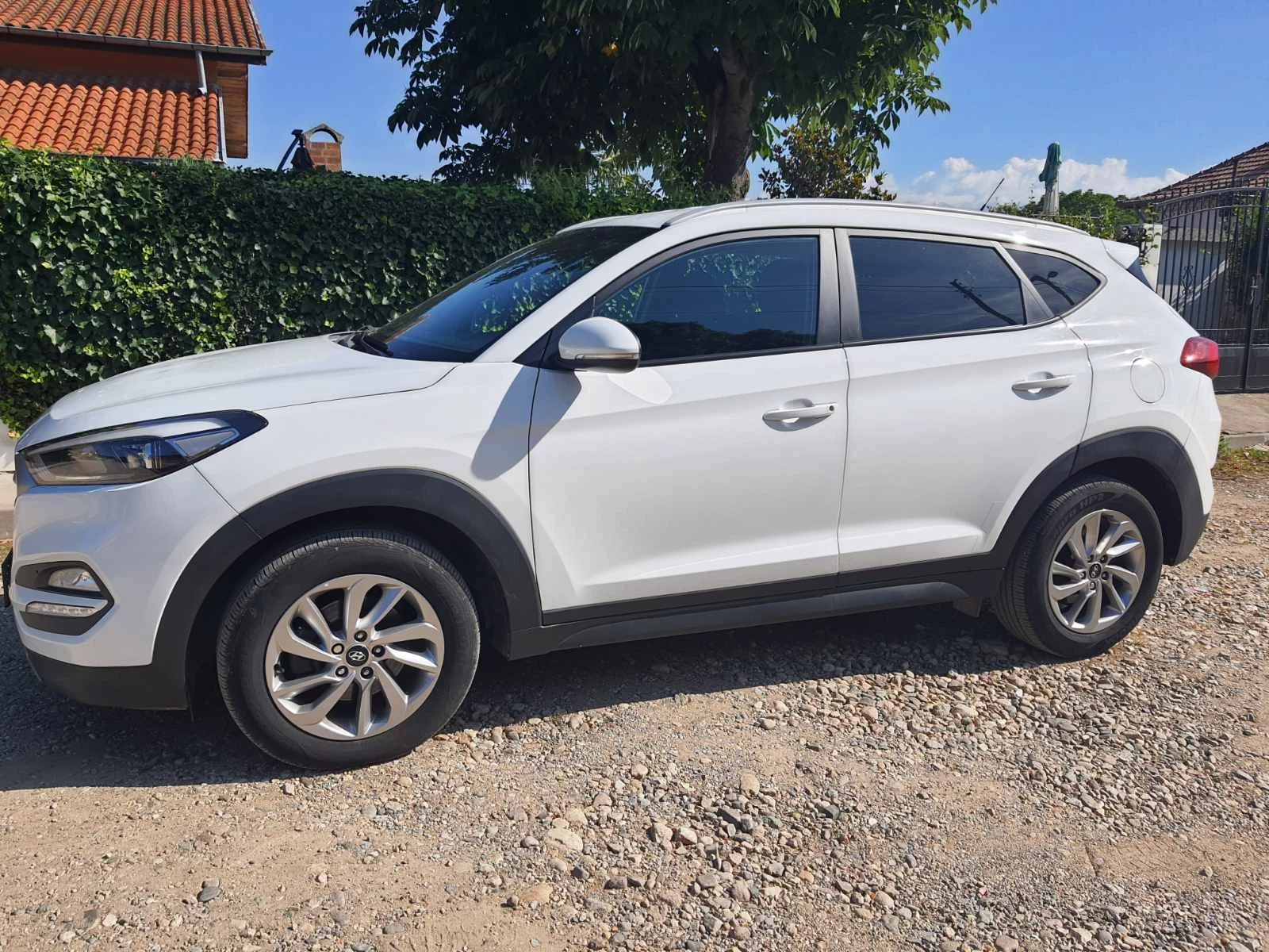 Hyundai Tucson 1.7CRDI, снимка 4 - Автомобили и джипове - 54816627