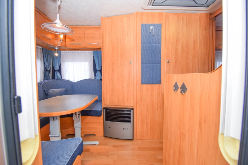 Каравана Adria Adora 472 LU+ Форселт/Мото мувър/Подово отопление, снимка 8 - Каравани и кемпери - 52998949