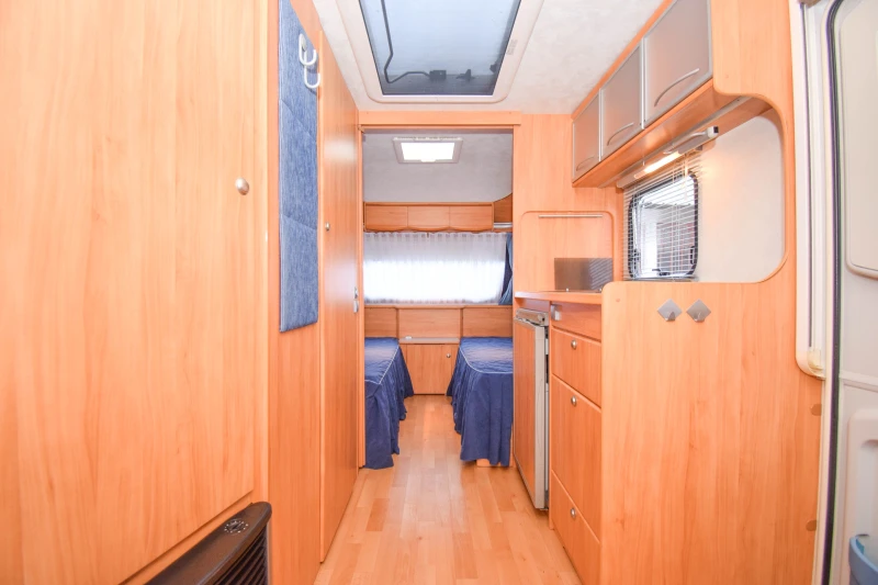 Каравана Adria Adora 472 LU+ Форселт/Мото мувър/Подово отопление, снимка 10 - Каравани и кемпери - 52998949
