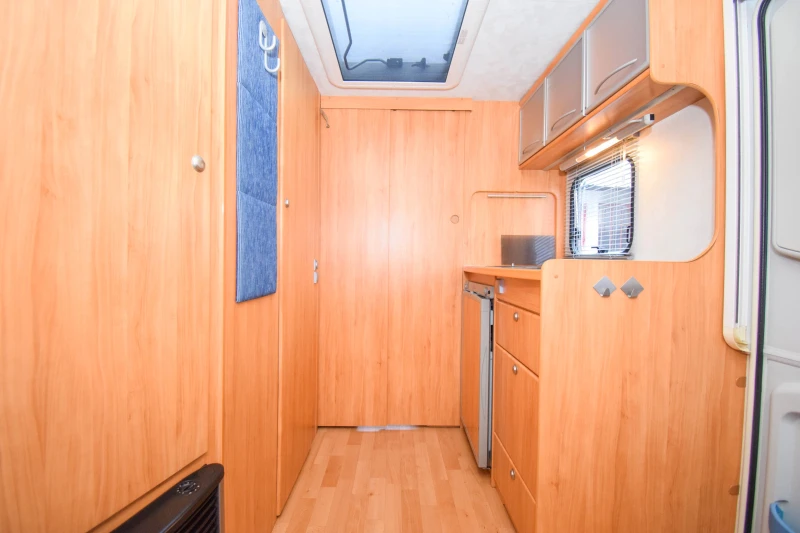 Каравана Adria Adora 472 LU+ Форселт/Мото мувър/Подово отопление, снимка 11 - Каравани и кемпери - 52998949