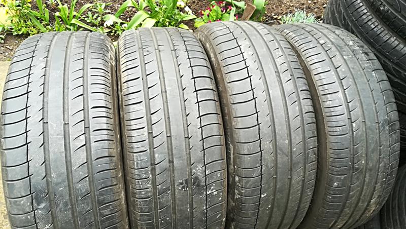 Гуми Летни 225/60R18, снимка 1 - Гуми и джанти - 25086318