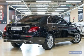 Mercedes-Benz E 220 4MATIC* EXCLUSIVE* ПОДГРЕВ* ОБДУХВ* BURMASTER* PAN, снимка 2
