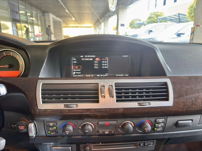 BMW 745, снимка 11 - Автомобили и джипове - 52846937