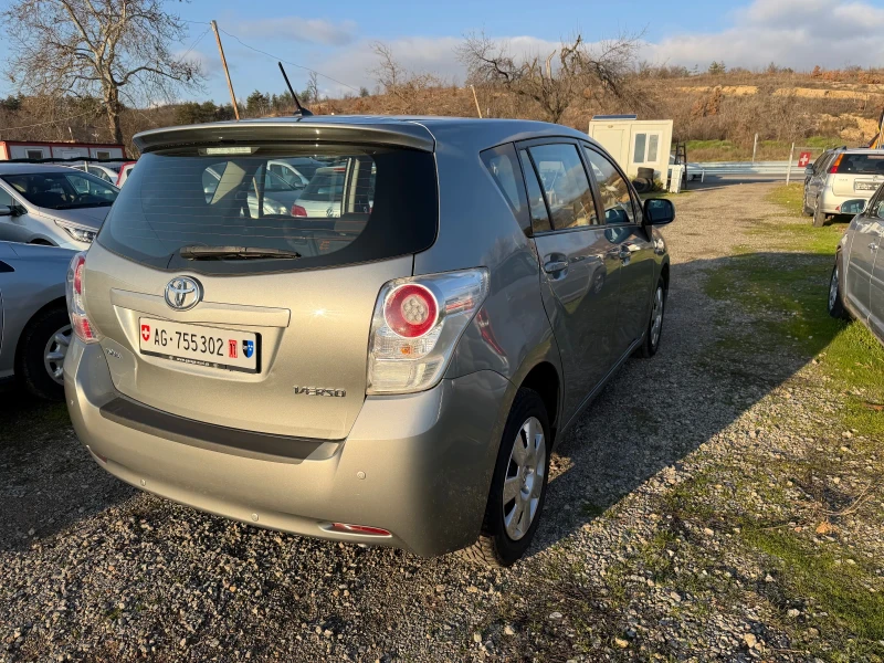 Toyota Verso 1.8 i ШВЕЙЦАРИЯ, снимка 4 - Автомобили и джипове - 52890652