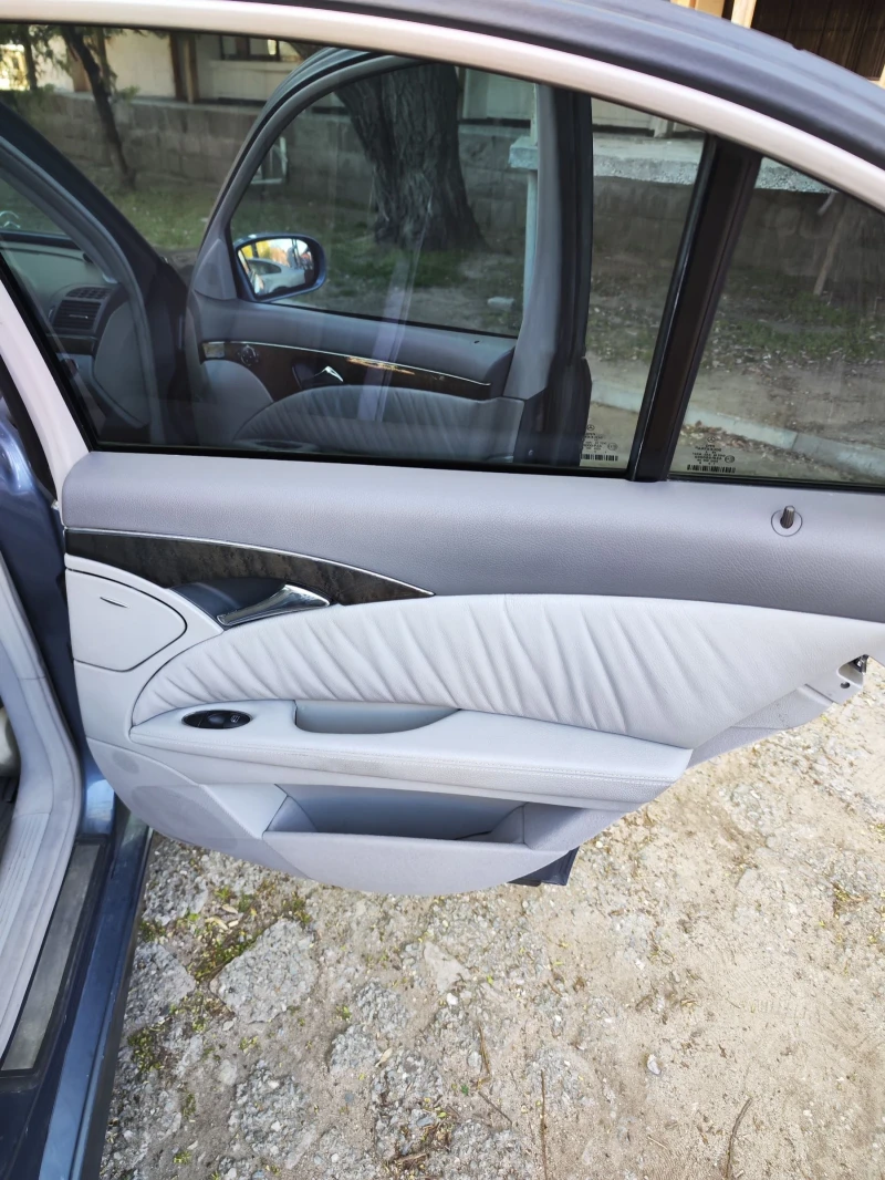 Mercedes-Benz E 320 E320, снимка 9 - Автомобили и джипове - 53222599