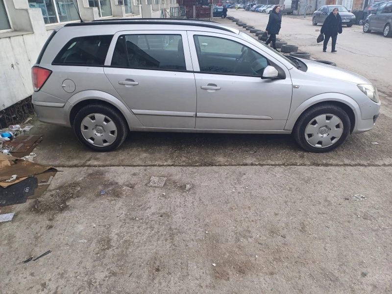 Opel Astra 1.7CDTI, снимка 3 - Автомобили и джипове - 53423136