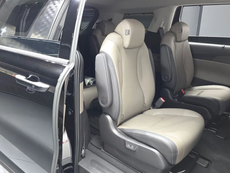 Kia Carnival 3.5 Automatic, снимка 12 - Автомобили и джипове - 55848389