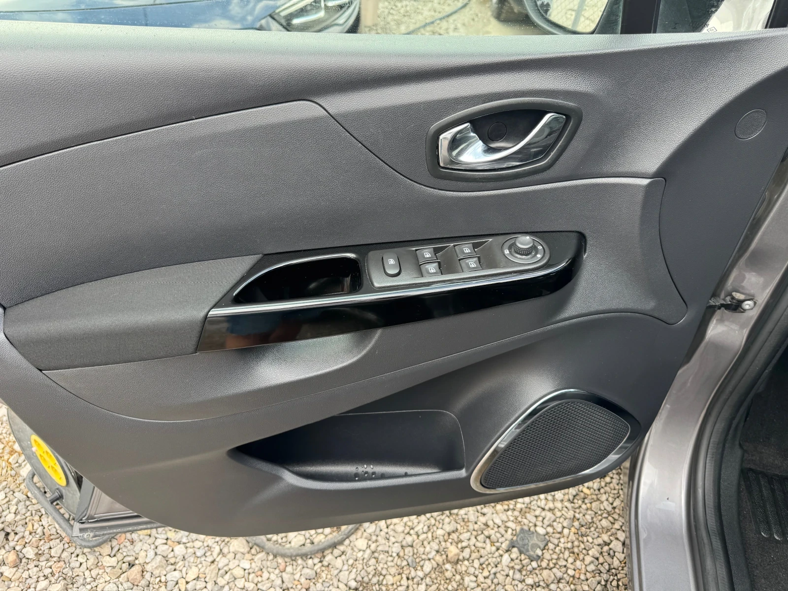 Renault Captur NAVI* КАМЕРА* LED* 8.2016г* 1.5dci 90hp* euro 6b - изображение 8