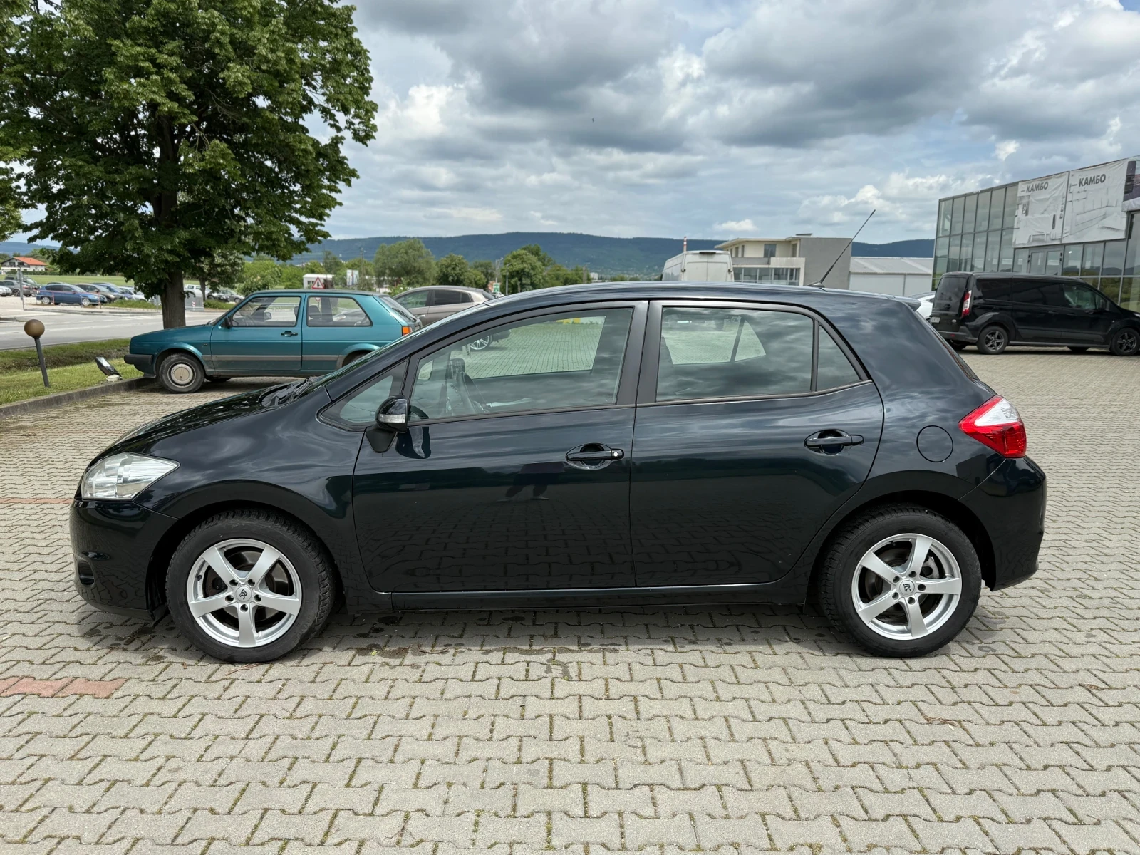 Toyota Auris  - изображение 2