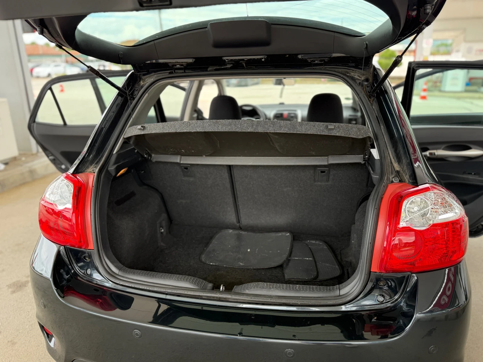 Toyota Auris  - изображение 8