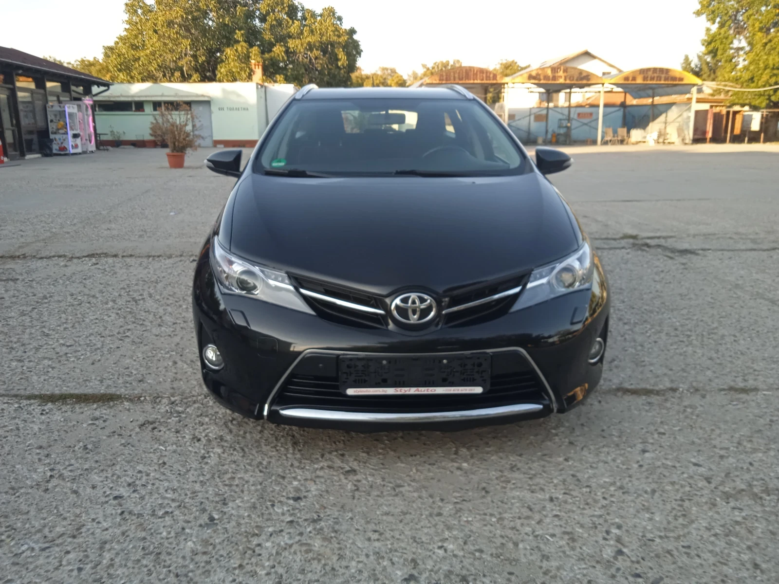 Toyota Auris 1.6i - изображение 2