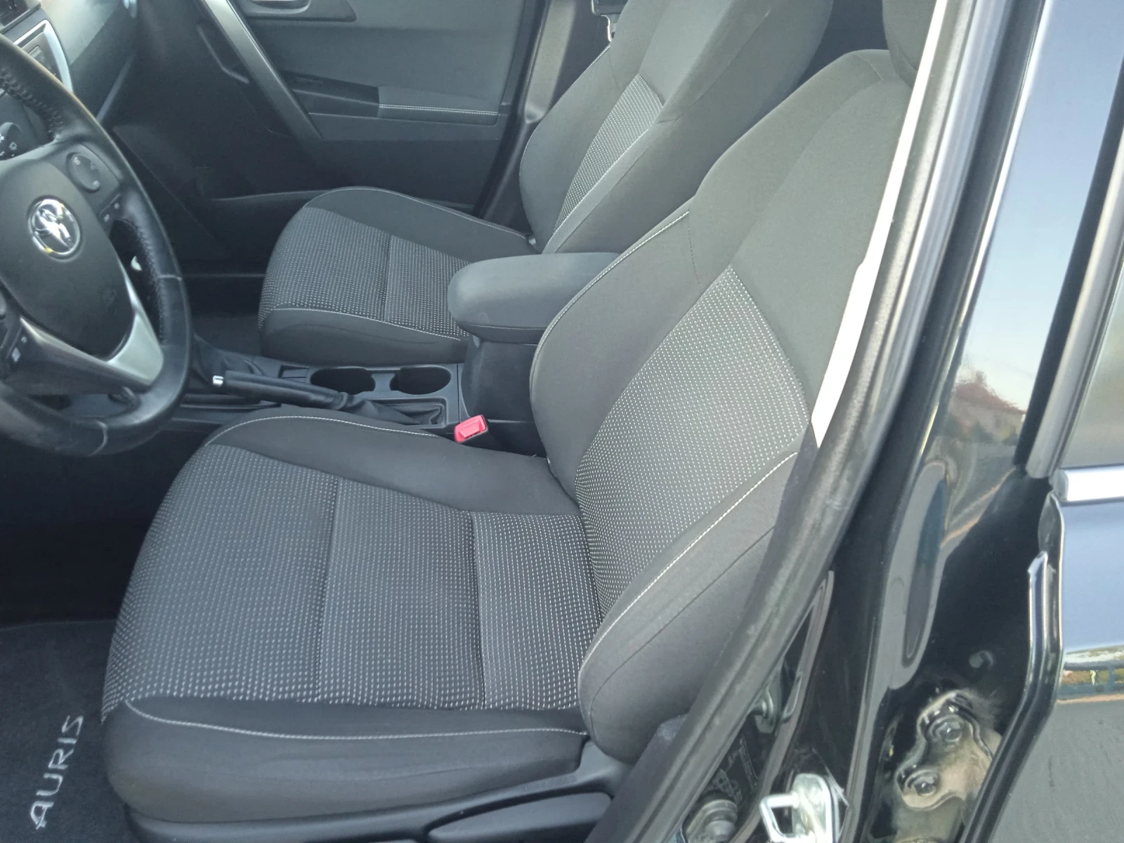 Toyota Auris 1.6i - изображение 10